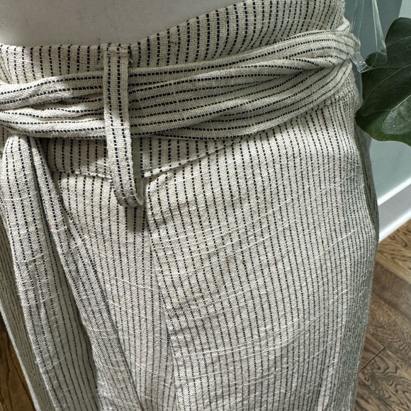 Illa Illa NWOT godet linen blend skirt with tie. - Picture 2 of 6